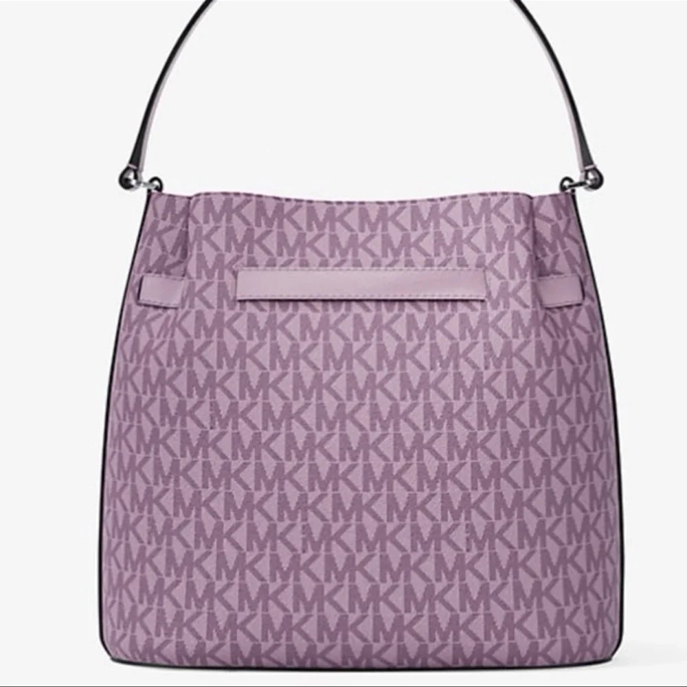 MICHAEL KORS Carson Md Sign Logo Convertible Bucket Cross Shoulder
Lt Quartz
NWT - Picture 3 of 16
